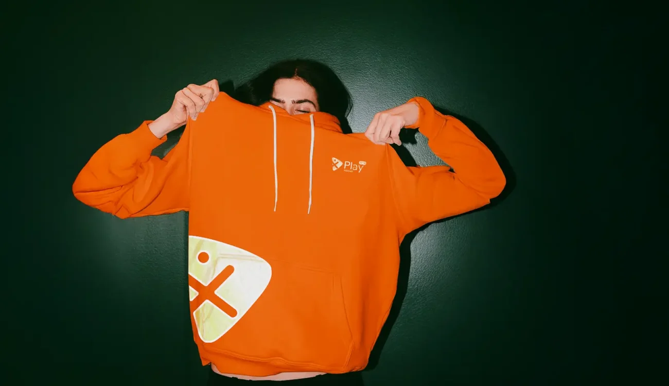 mockup de hoodie diseñado para el proyecto Xplay